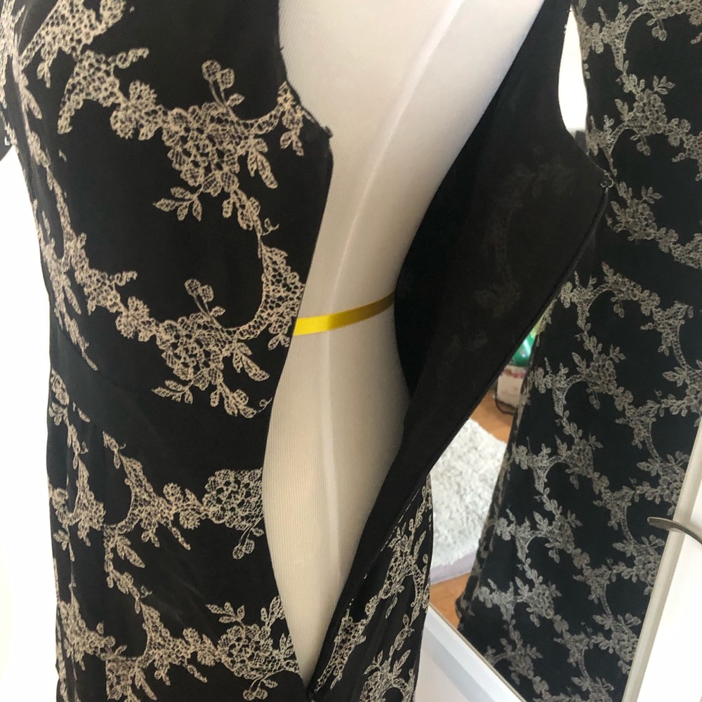 Ann Taylor size 4 silk dress, lined.  Beautiful - Picture 5 of 8